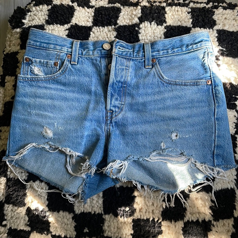 Levi’s 501 torn denim shorts size 27